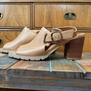 L’Amour Des Pieds Tan Leather Women's Heeled Sandals (Size 7.5)